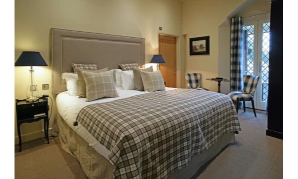 Wingrove House Classic Double Room 3