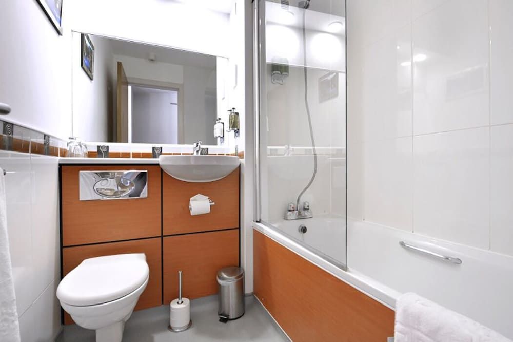 Stirling Court Hotel Classic Double Room (1 Adult) 9