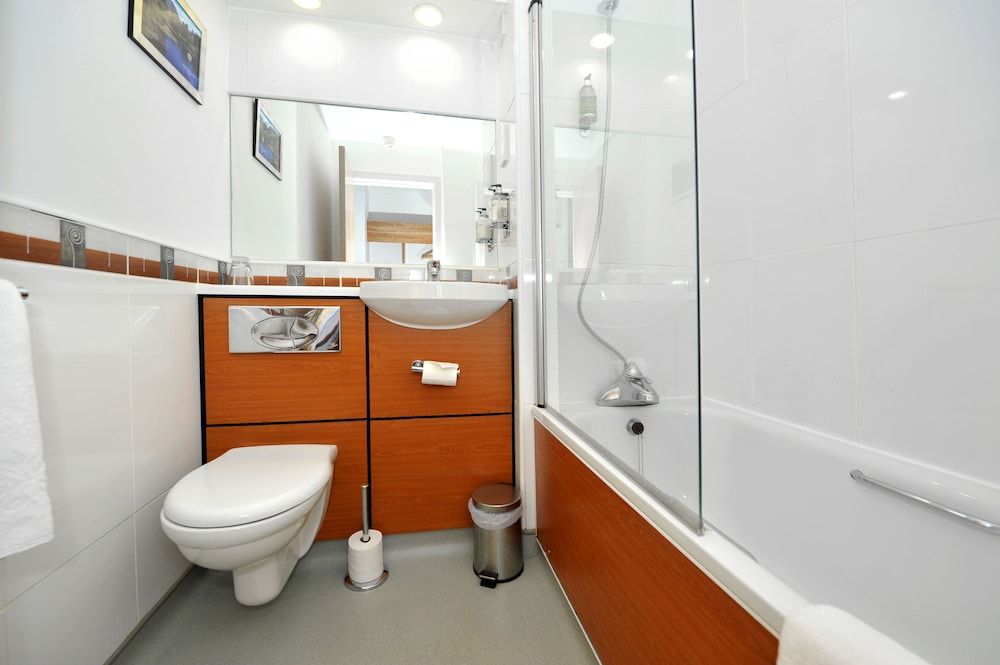 Stirling Court Hotel Classic Double Room (1 Adult) 8