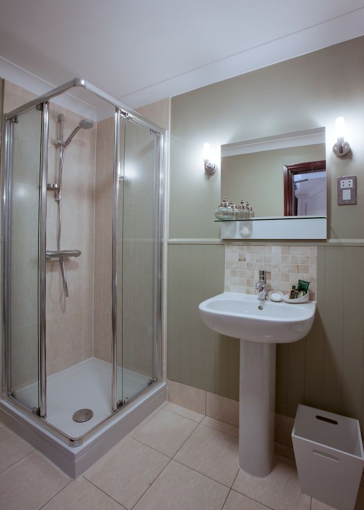 The Red Lion Standard Twin Room 4