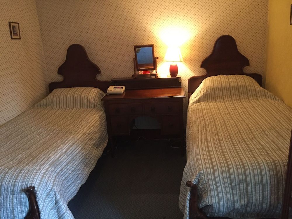 Cross Keys Hotel Standard Twin Room, Ensuite, Courtyard View (Ensuite with Shower)
