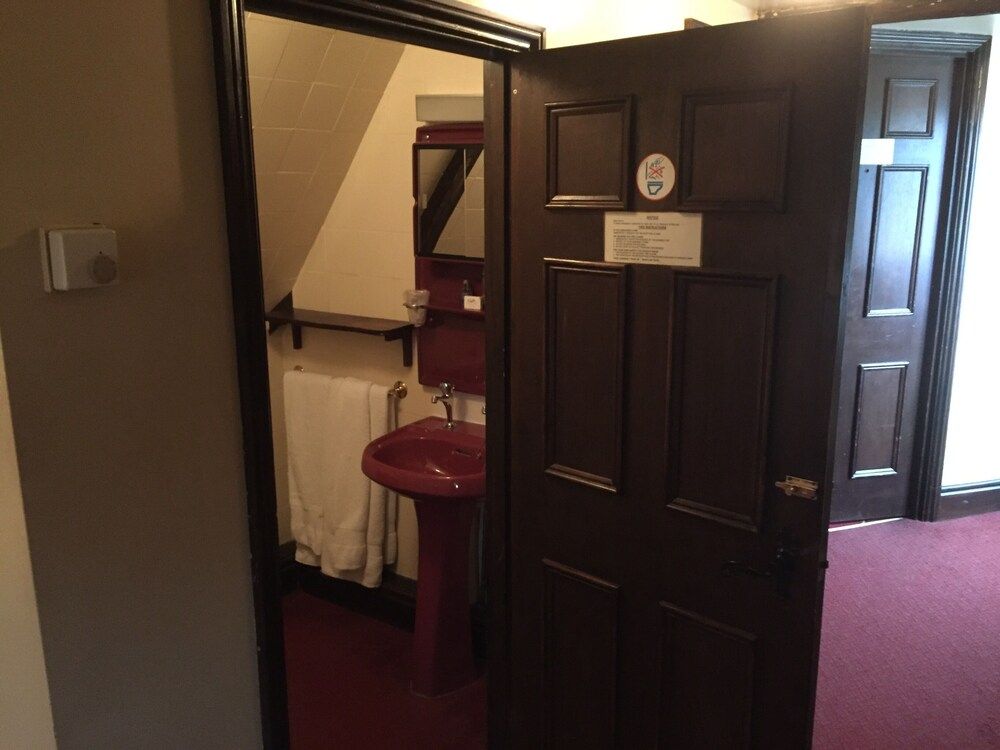 Cross Keys Hotel Standard Double Room, Ensuite (Standard Double) 7