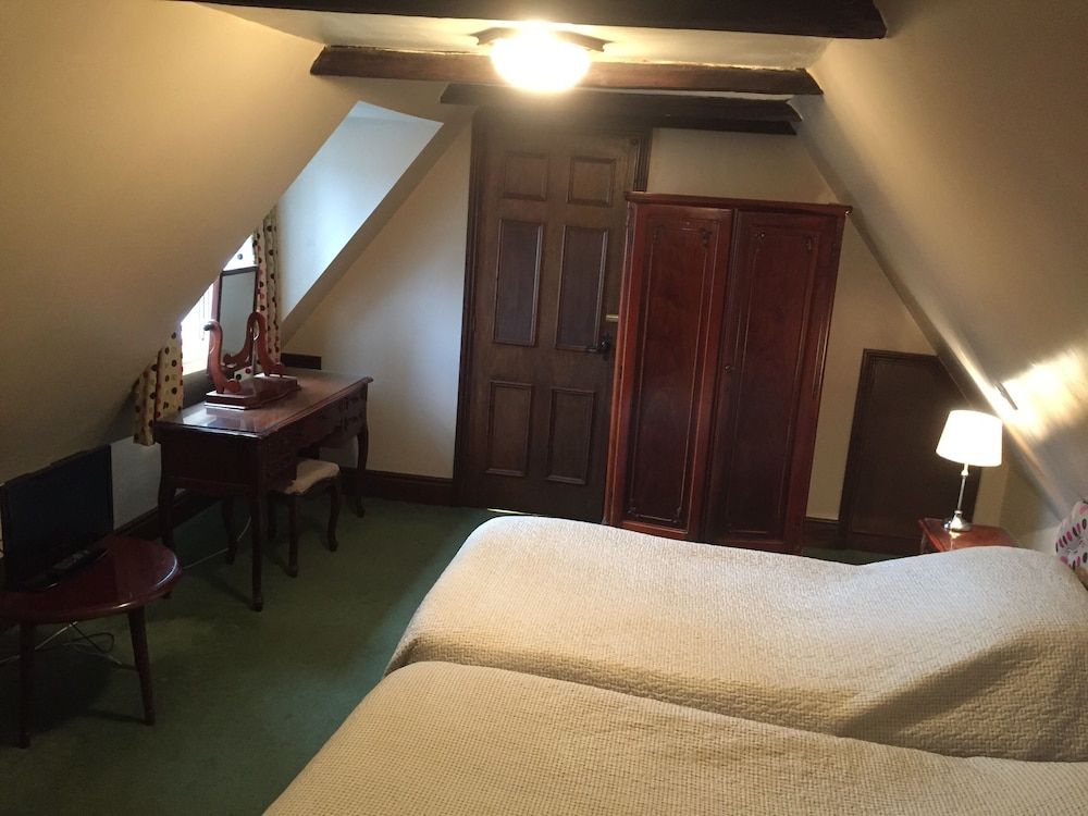 Cross Keys Hotel Standard Twin Room, Ensuite, Courtyard View (Ensuite with Shower) 4