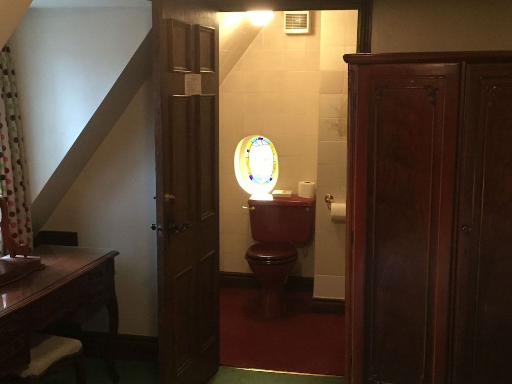 Cross Keys Hotel Standard Twin Room, Ensuite, Courtyard View (Ensuite with Shower) 3