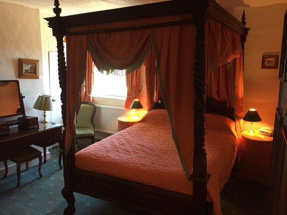 Cross Keys Hotel Standard Double Room, Ensuite (Standard Double) 3