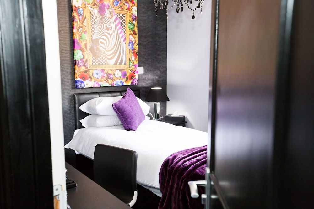 Verve Hotel Single Room, Ensuite 10