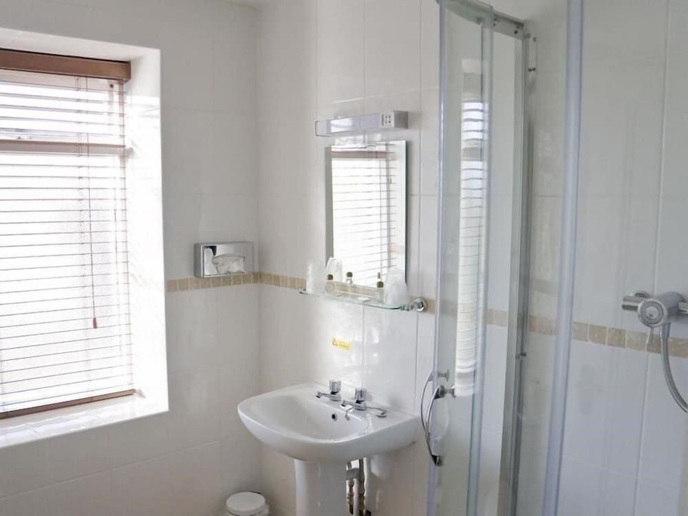 The Railway Inn Deluxe Double Room, Ensuite 5