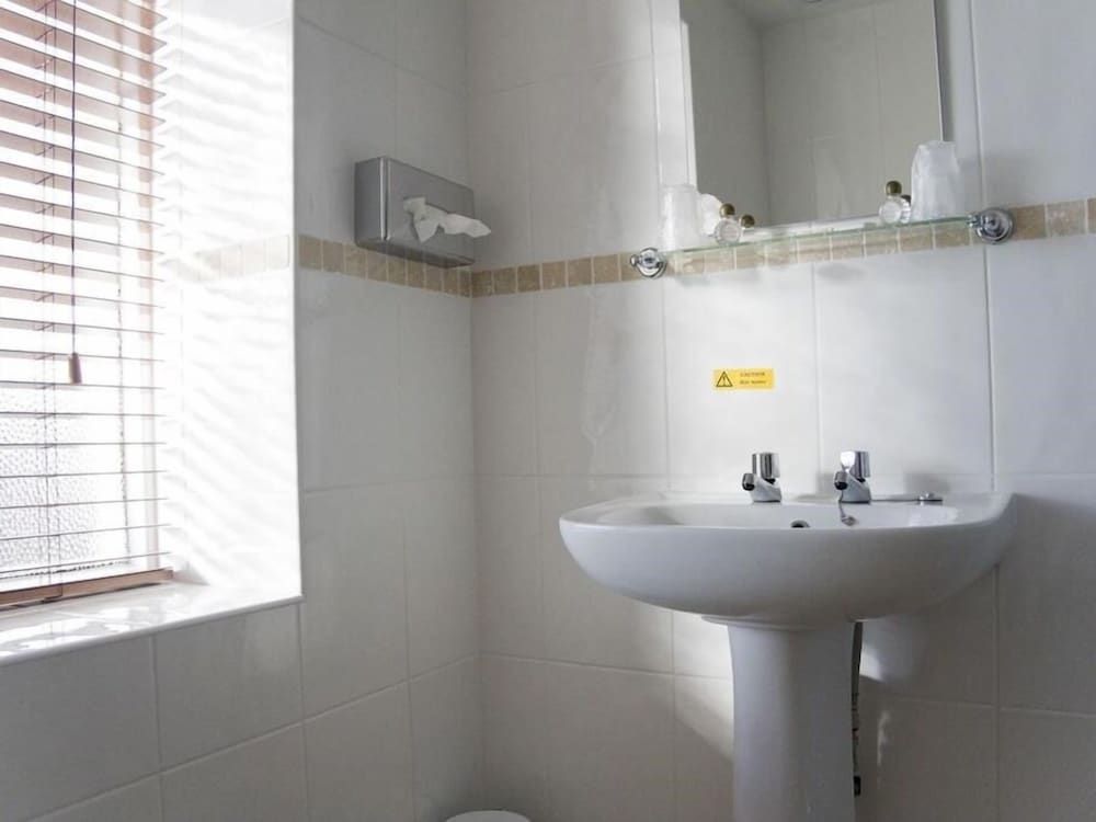 The Railway Inn Deluxe Double Room, Ensuite 4