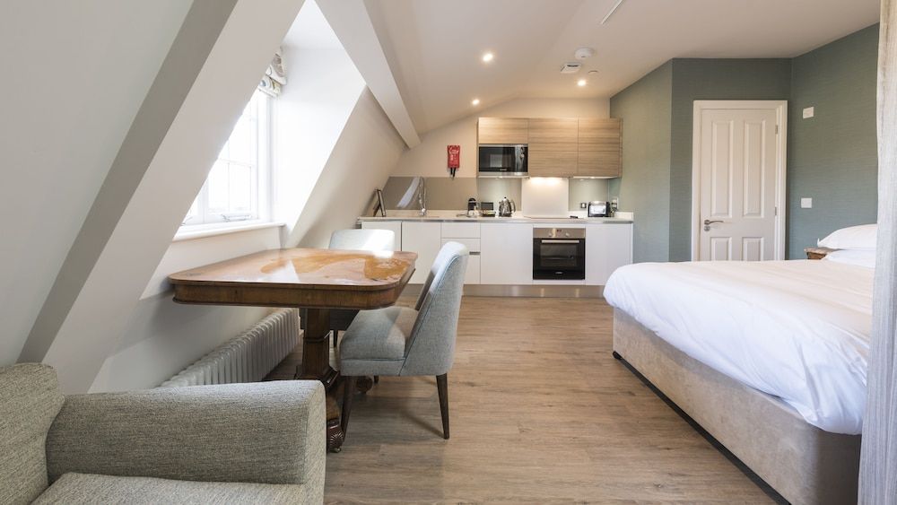 Beech House Studio, 1 Double Bed 9