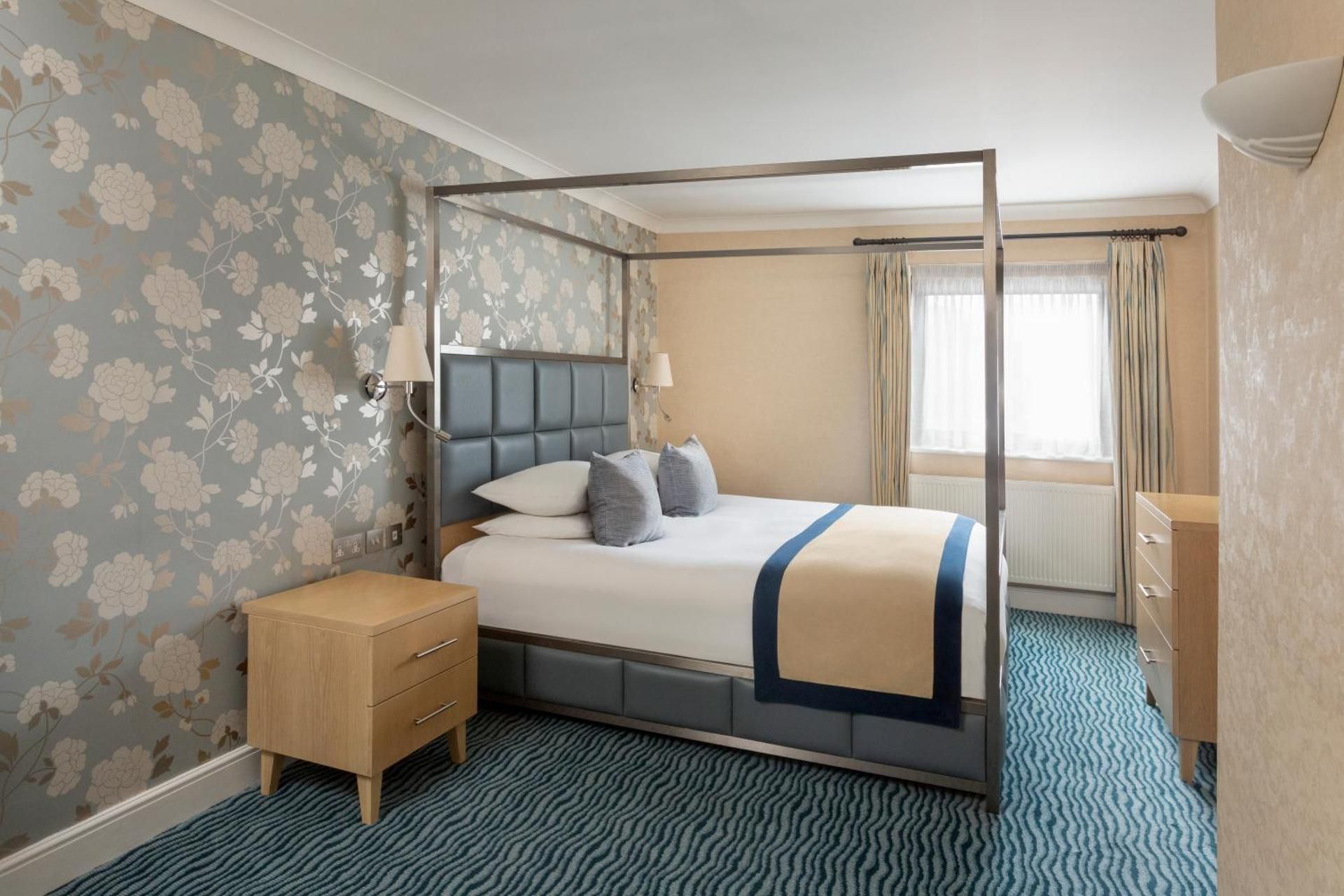 Bridgewood Manor Hotel & Spa                                                                