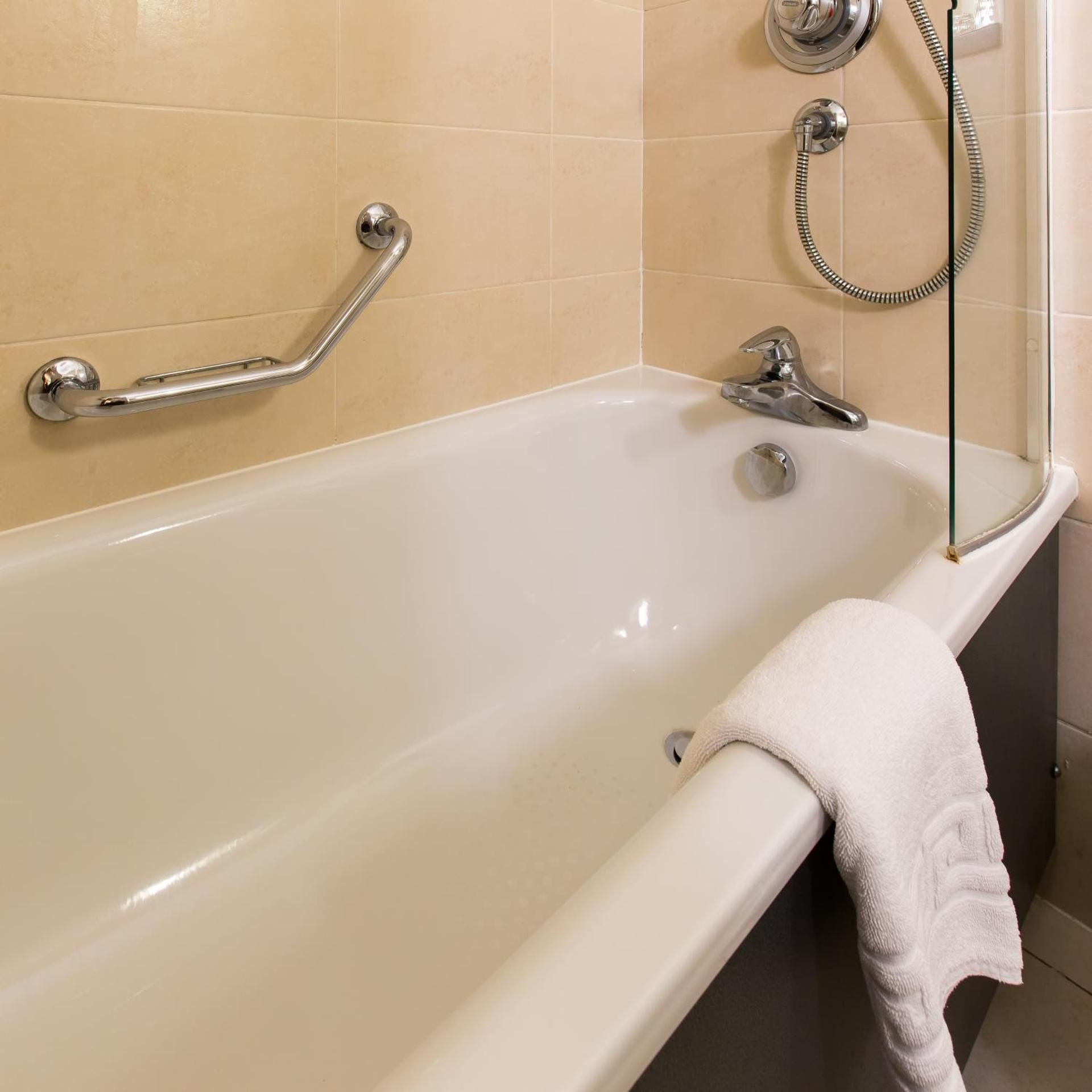 Bridgewood Manor Hotel & Spa                                                                