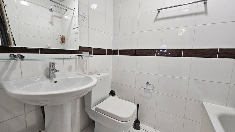 Bros Inn Hotel Deluxe Studio, 2 Double Beds 10