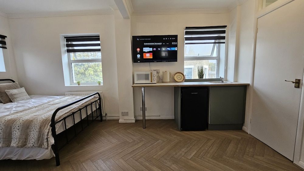 Bros Inn Hotel Deluxe Studio, 2 Double Beds 6