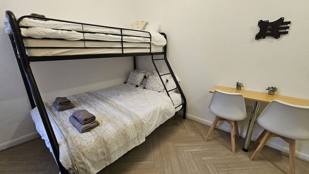 Bros Inn Hotel Deluxe Studio, Multiple Beds 5