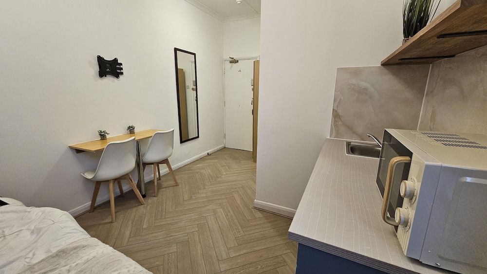 Bros Inn Hotel Deluxe Studio, Multiple Beds 7