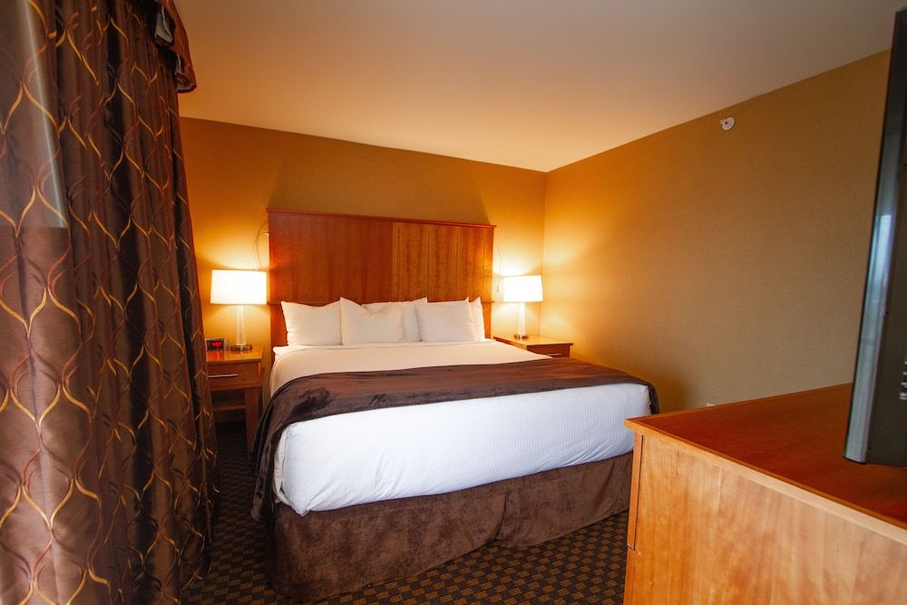 Mirabeau Park Hotel & Convention Center B1 Executive Room, 1 King Bed 7