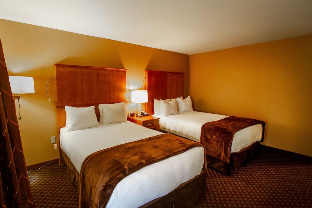 Mirabeau Park Hotel & Convention Center B1 Executive Room, 2 Queen Beds 6