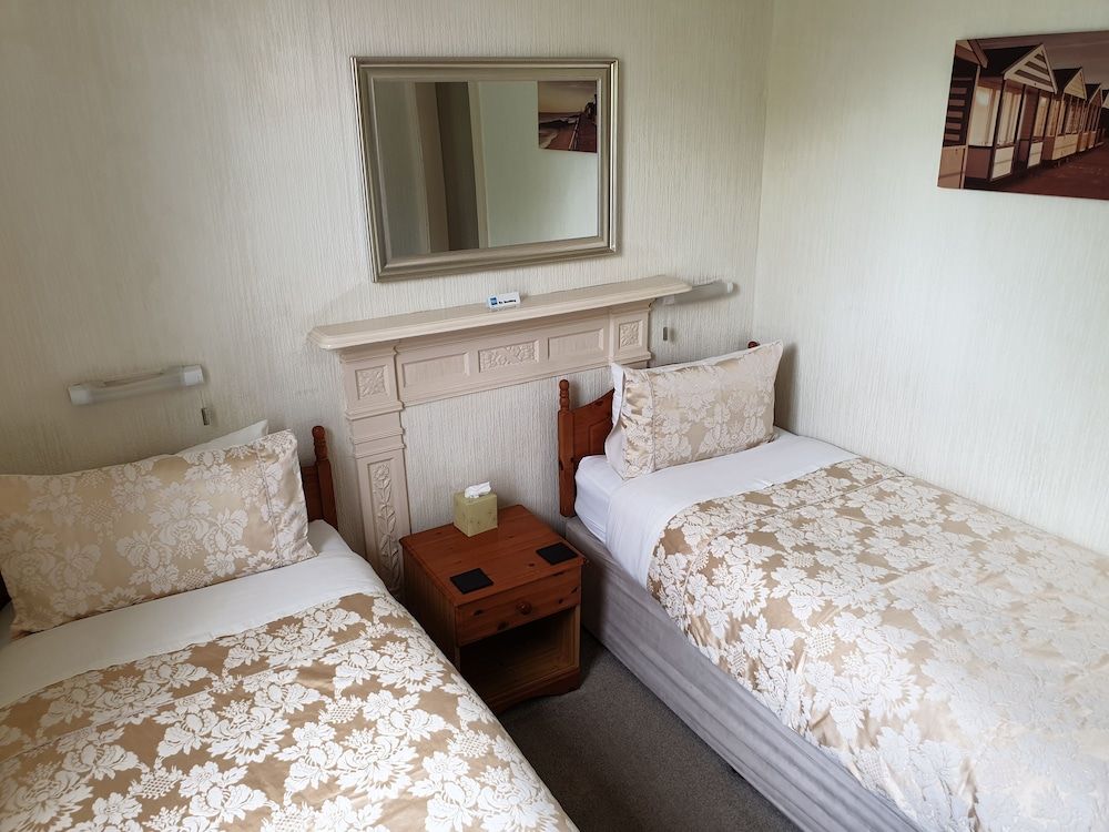 The Wycliffe Guest House Twin Room, Ensuite 3