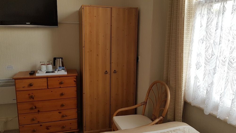 The Wycliffe Guest House Twin Room, Ensuite 5