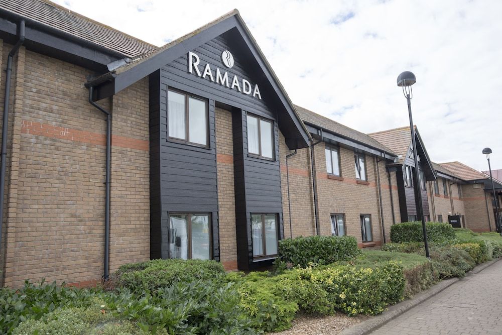 undefined Ramada by Wyndham Cambridge 4