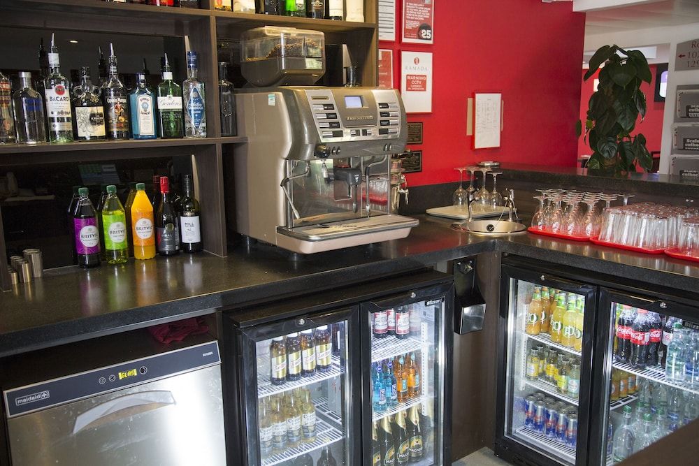 undefined Ramada by Wyndham Cambridge 6