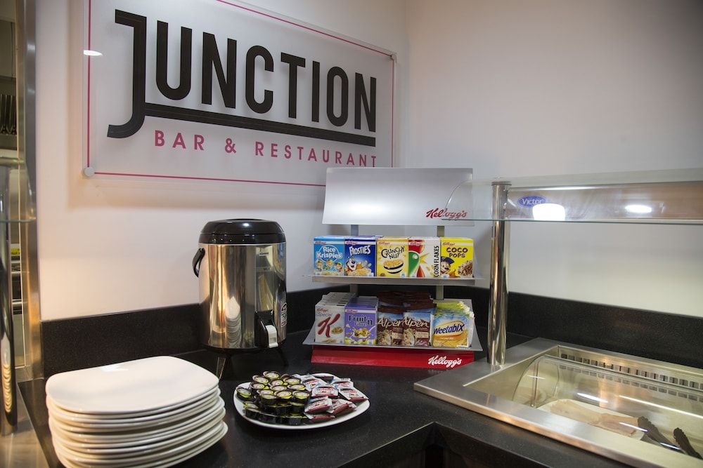 undefined Ramada by Wyndham Cambridge 8