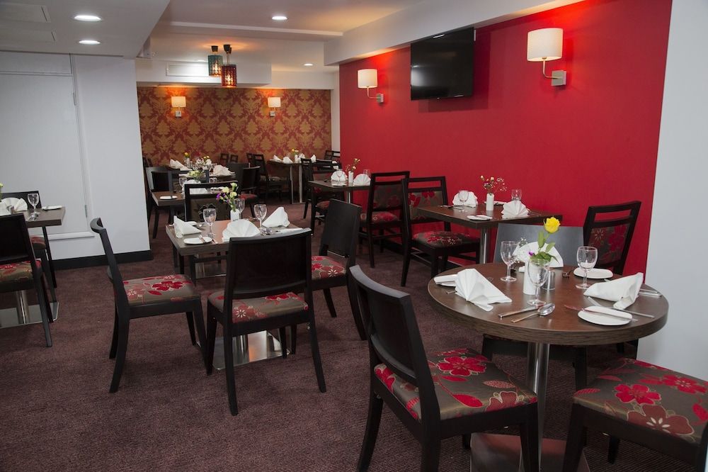 undefined Ramada by Wyndham Cambridge 9