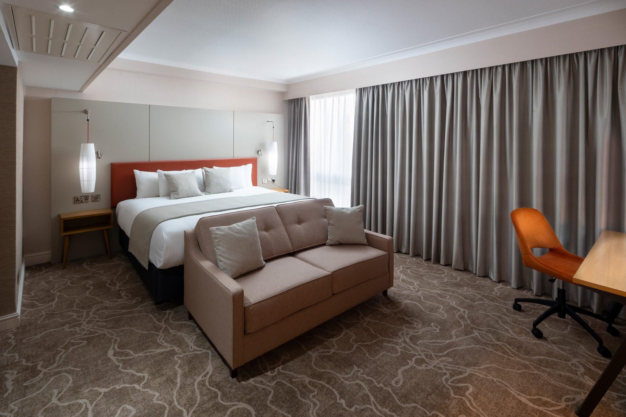 1 Super King 1 Bedroom Suite Lounge Access