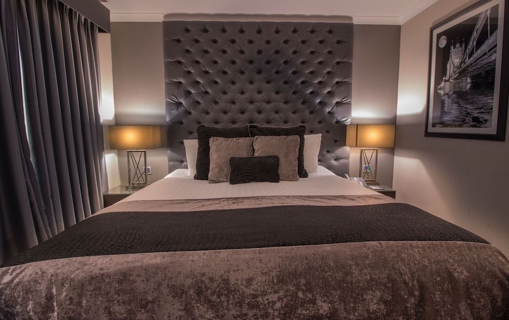 The Continental Hotel Heathrow Classic Double Room 4