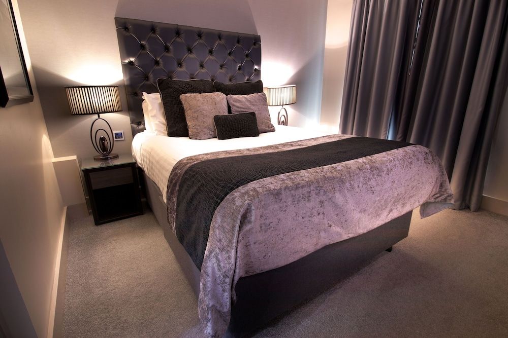 The Continental Hotel Heathrow Classic Double Room 6