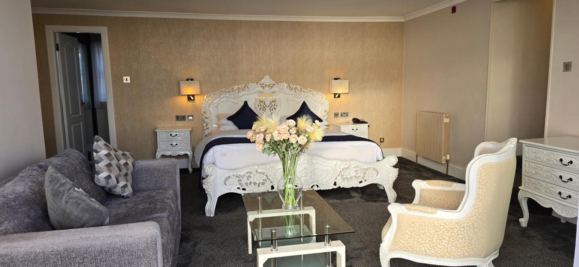 The Empress Hotel Penthouse Suite with Sea View