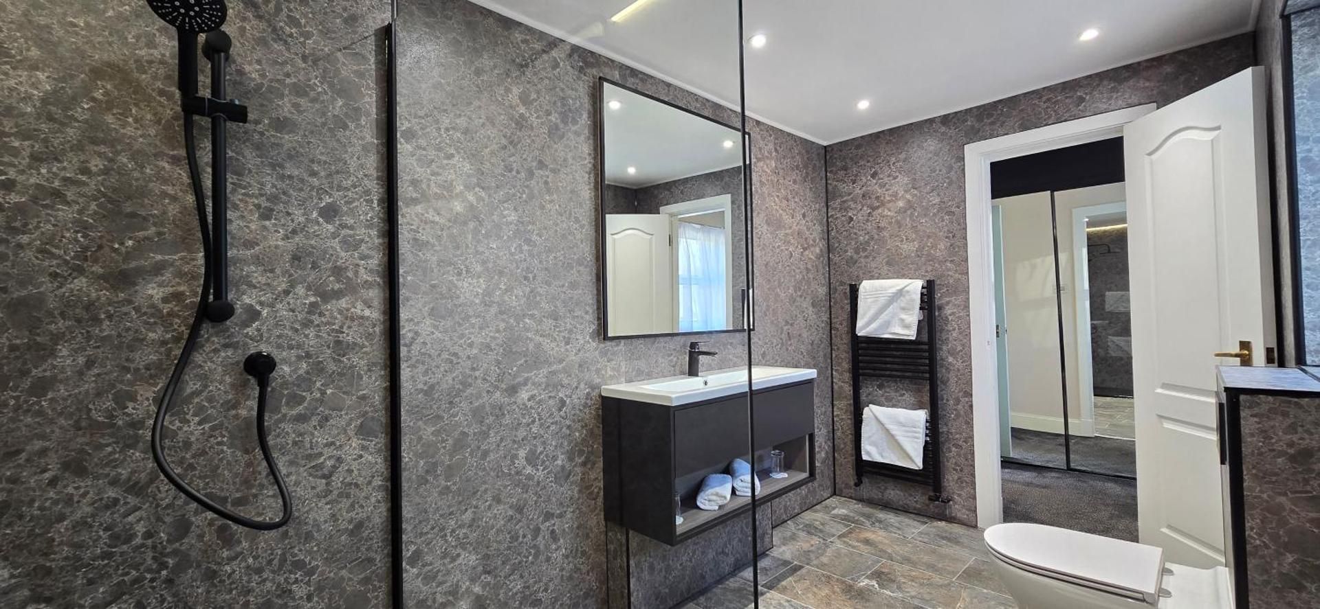 The Empress Hotel Penthouse Suite with Sea View 3