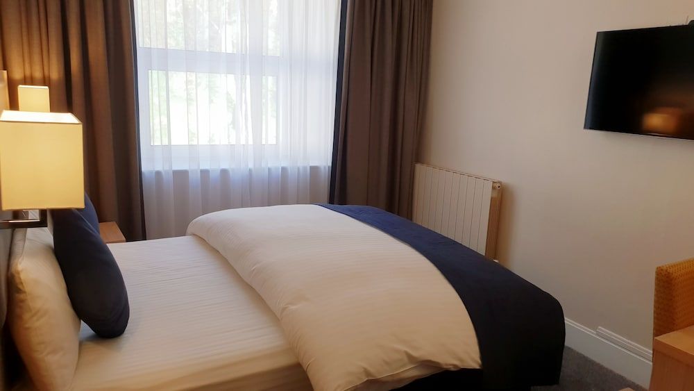 The Empress Hotel Classic Double Room 4