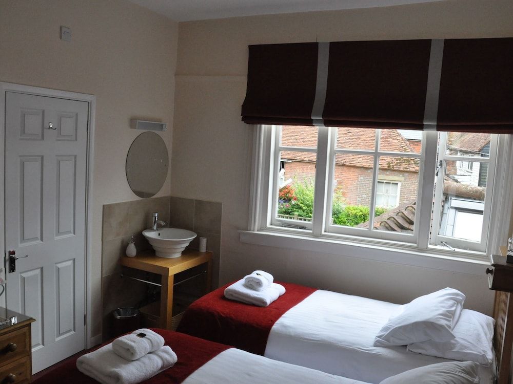 The Rose & Crown Classic Twin Room, Ensuite, Garden View (Room 3) 2