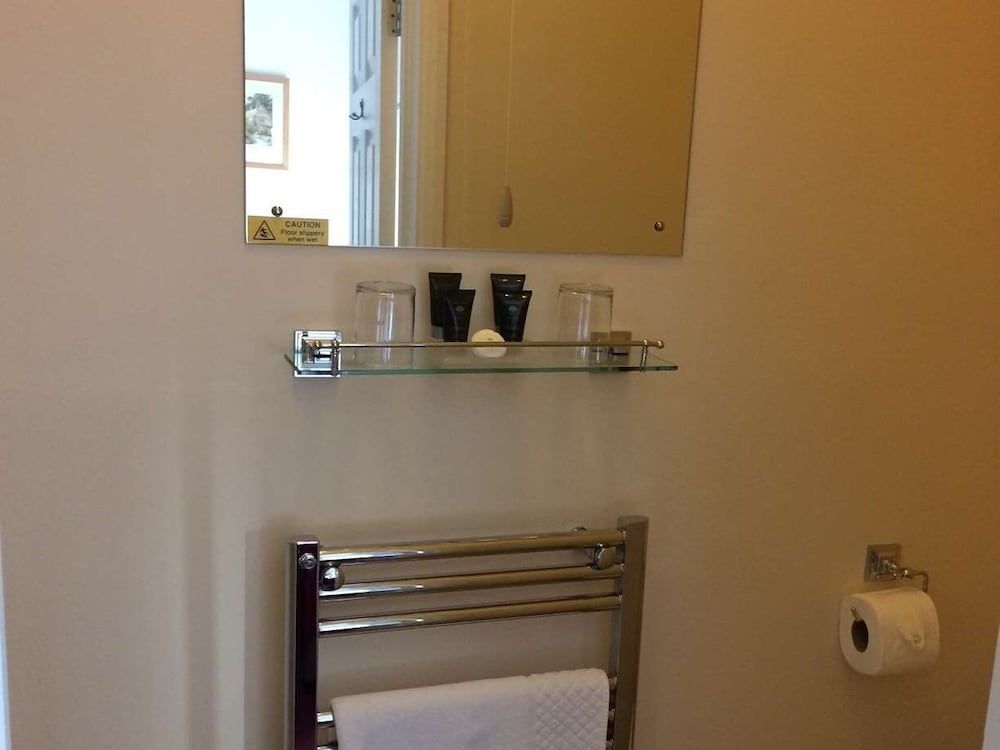 The Rose & Crown Classic Double Room, Ensuite (Room 1) 2