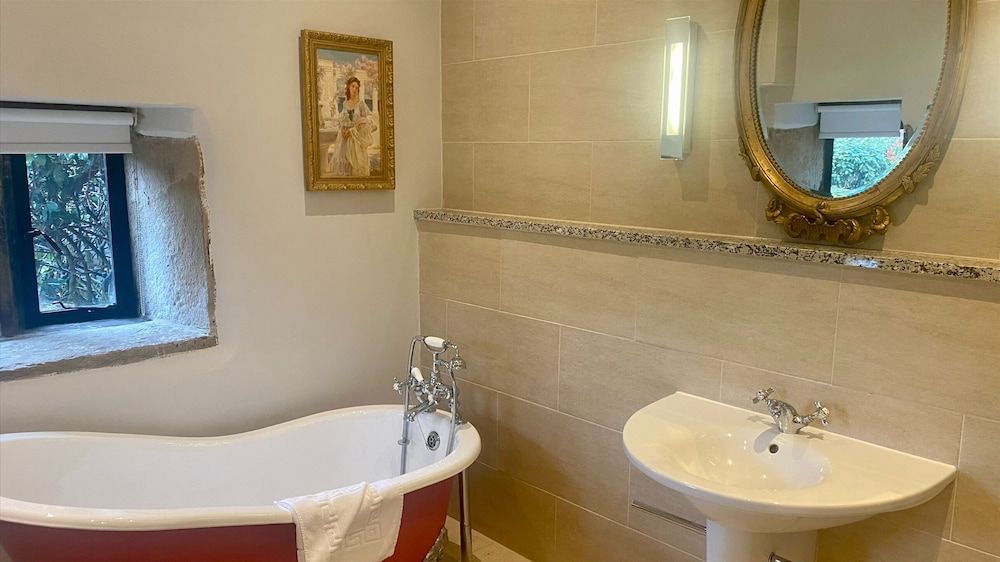 Deep Soaking Bathtub