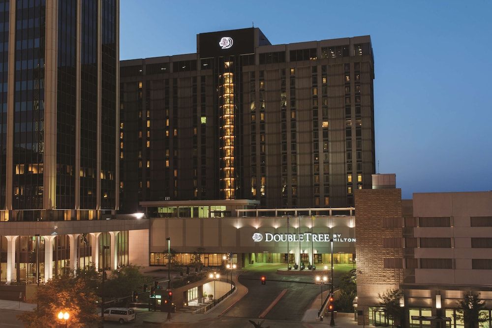 undefined DoubleTree by Hilton Omaha Downtown 4