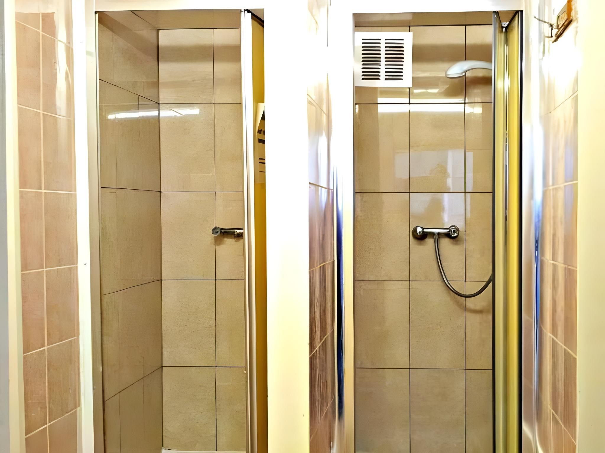 Basic Shared Dormitory, Shared Bathroom (8 Bed Female Dorm)