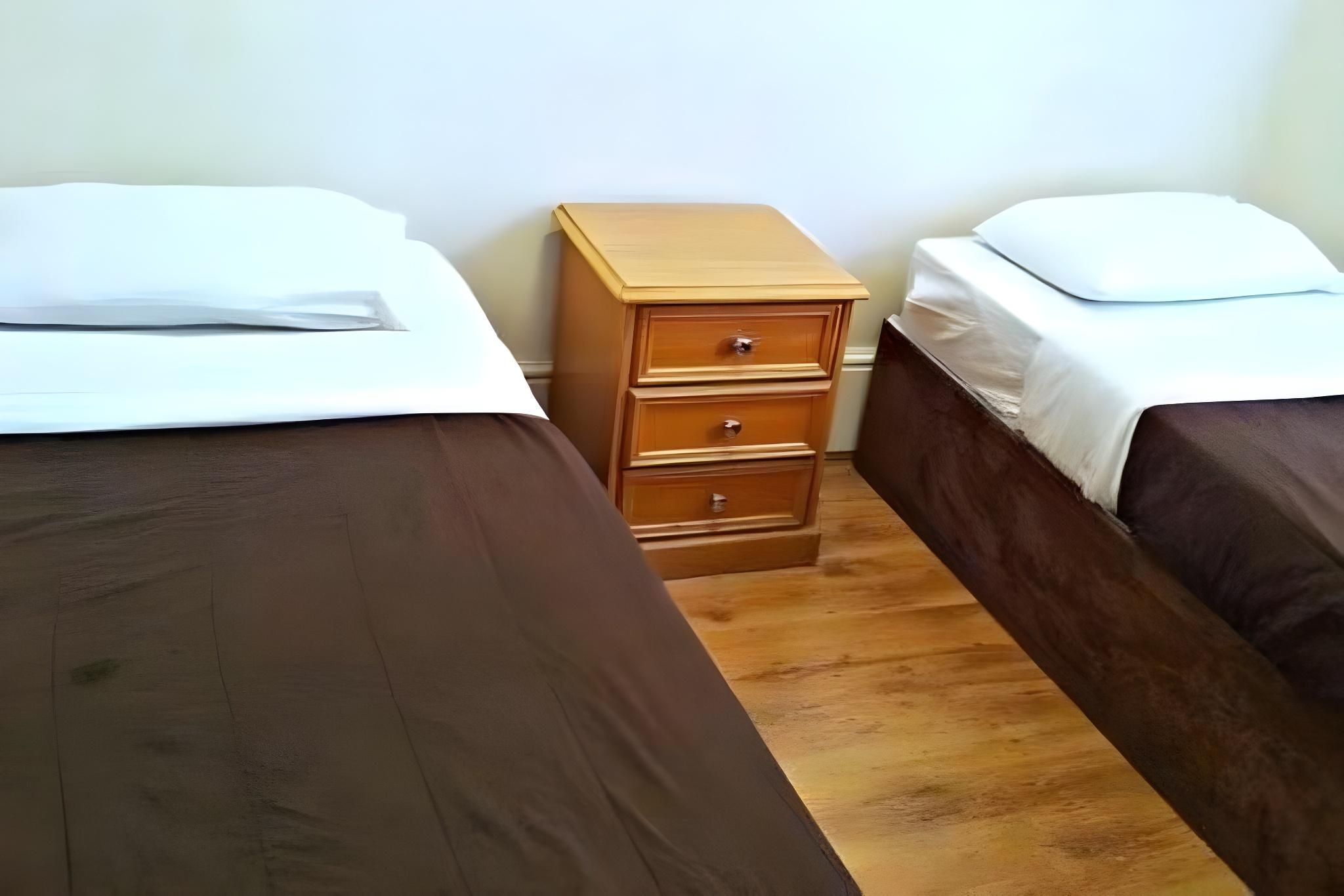 Basic Twin Room with Shared Bathroom