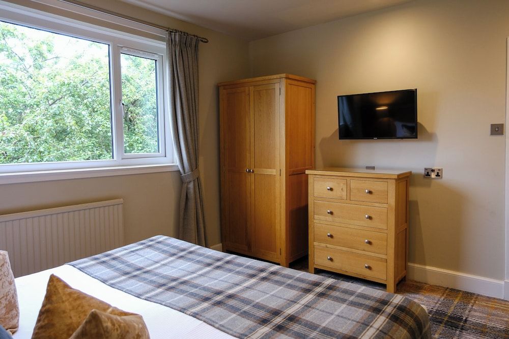 The Glen Mhor Hotel and Uile-bheist Brewery & Distillery Classic Double Room 3