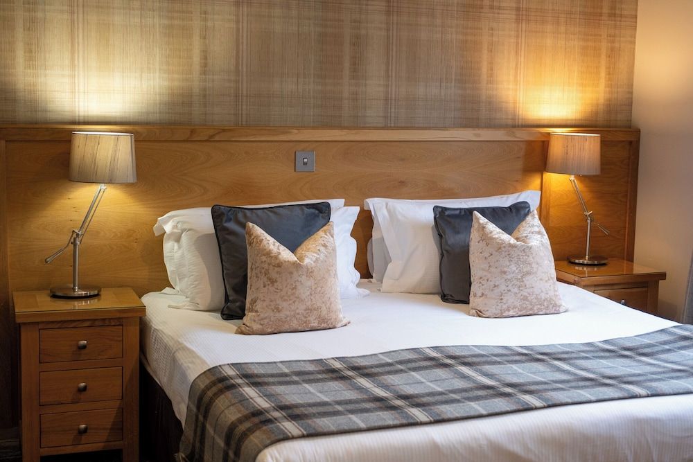 The Glen Mhor Hotel and Uile-bheist Brewery & Distillery Classic Double Room 2