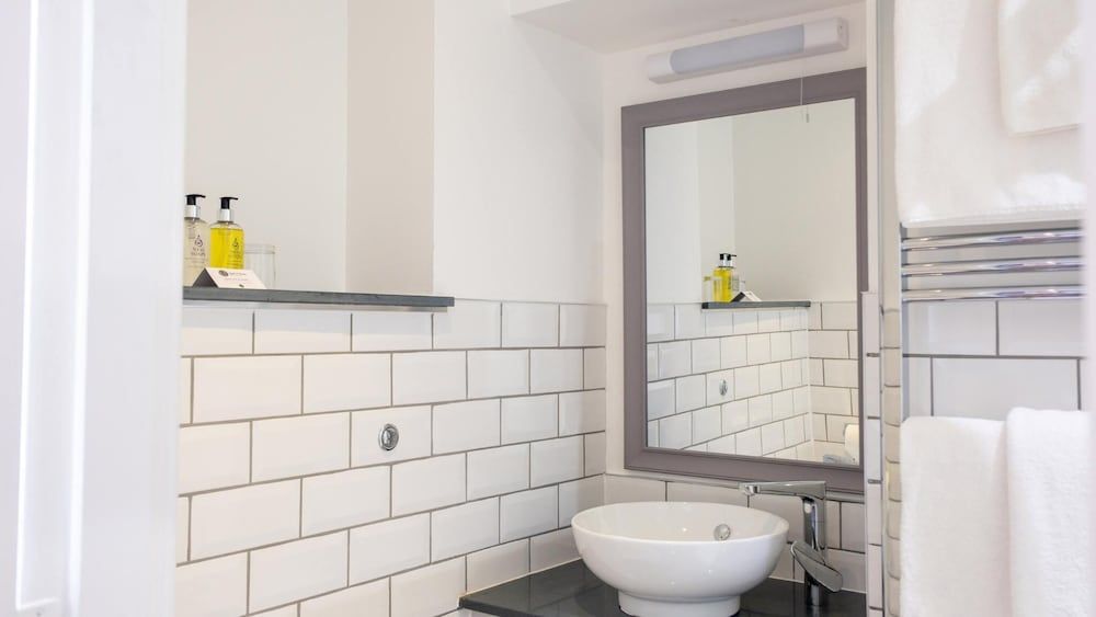 The Glen Mhor Hotel and Uile-bheist Brewery & Distillery Classic Double Room 5