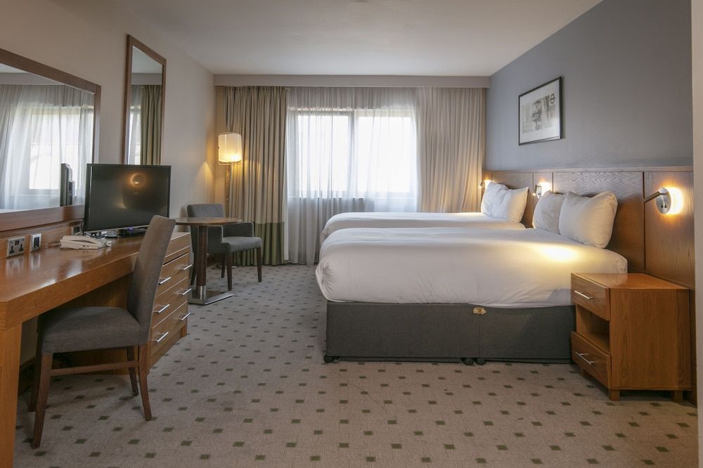 The Crown London Hotel, Cricklewood (Northwest London), WorldHotels Distinctive Standard Room, 2 Twin Beds, Non Smoking 2