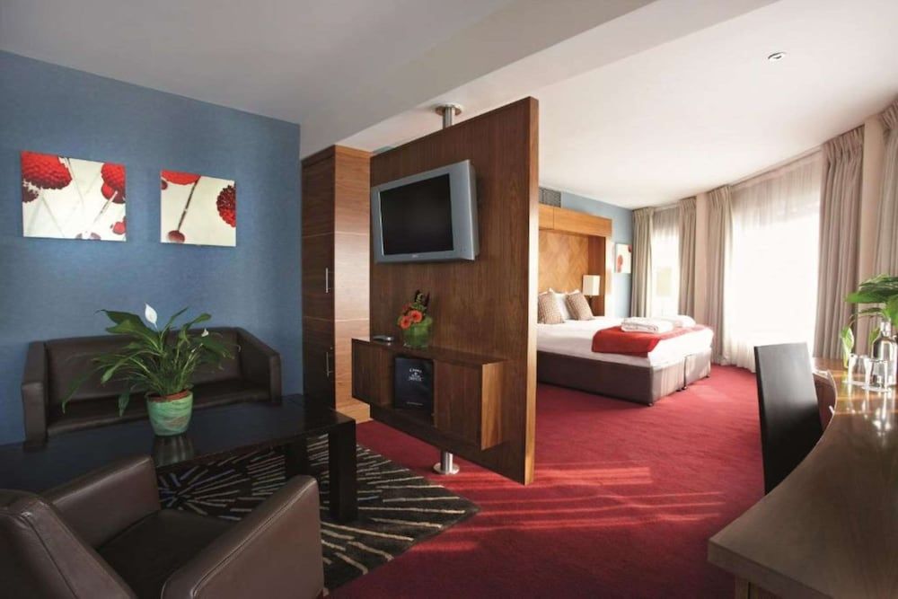 The Crown London Hotel, Cricklewood (Northwest London), WorldHotels Distinctive Suite, 1 King Bed, Non Smoking 2