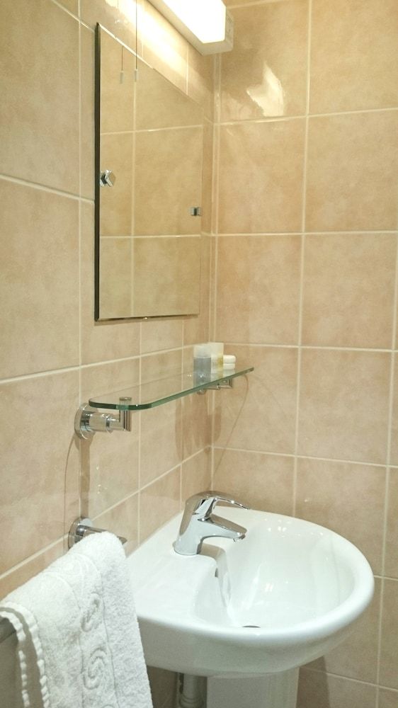 Lord Jim Hotel Family Room 4