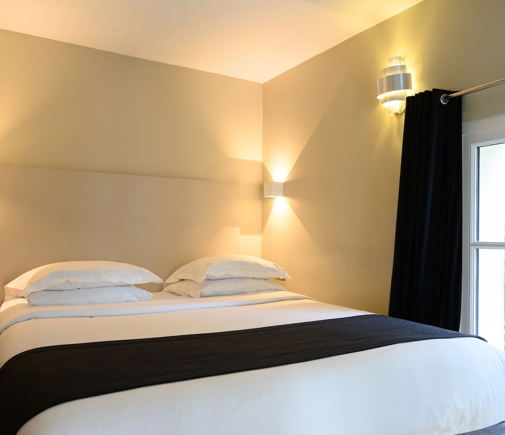 Hotel Helzear Etoile Deluxe room 2