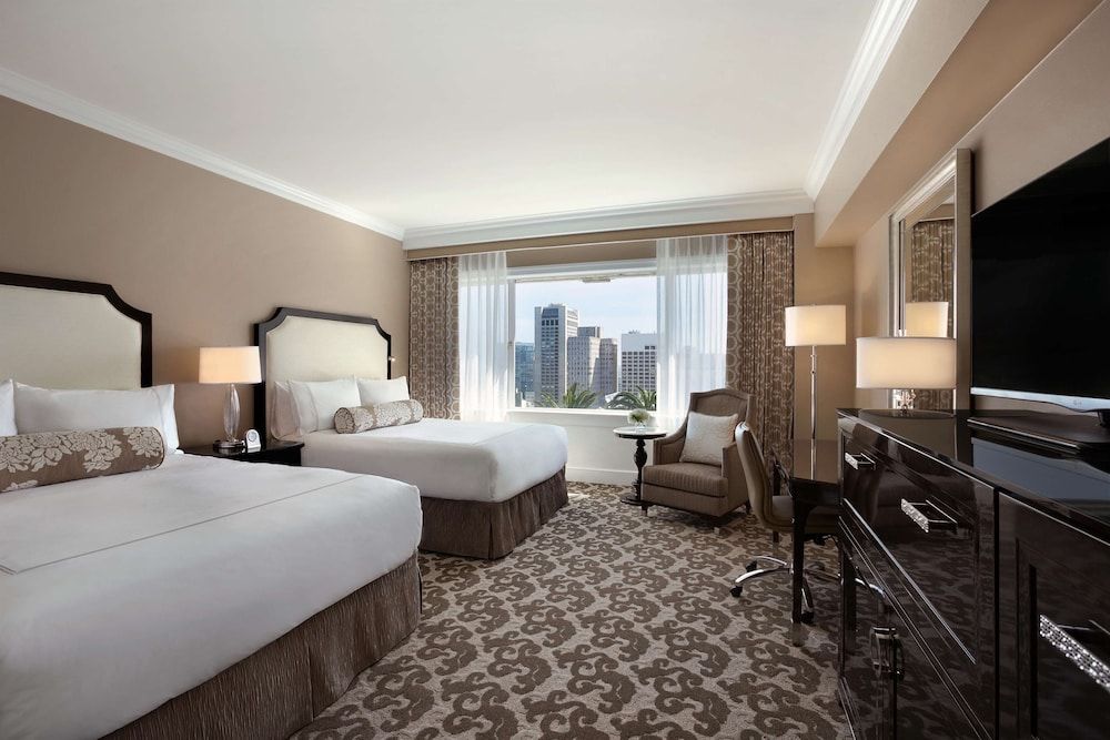 Signature Room, 2 Queen Beds, Roll-in Shower (Skyline)