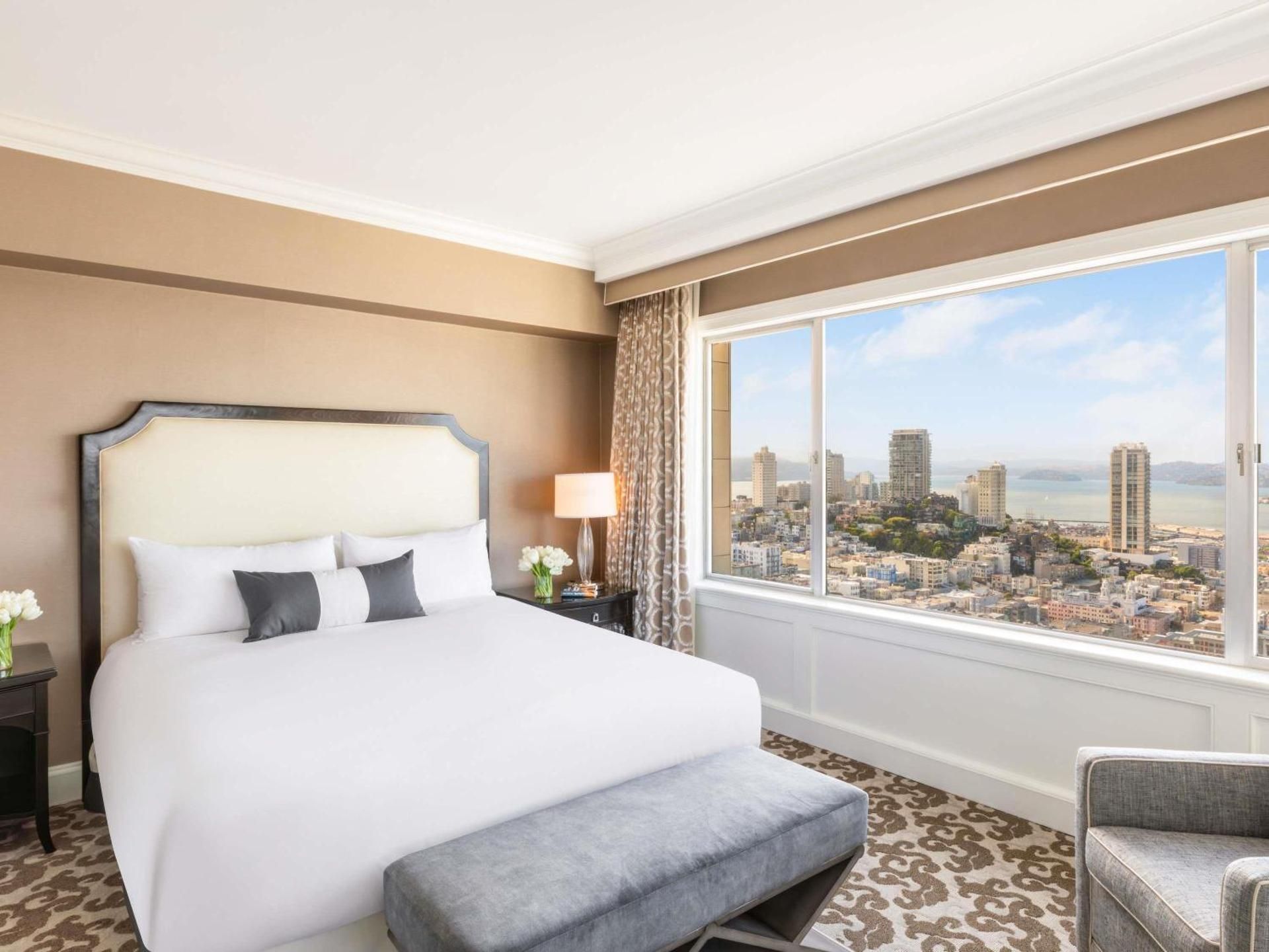 Signature King Suite with Sofa Bed and Bay View