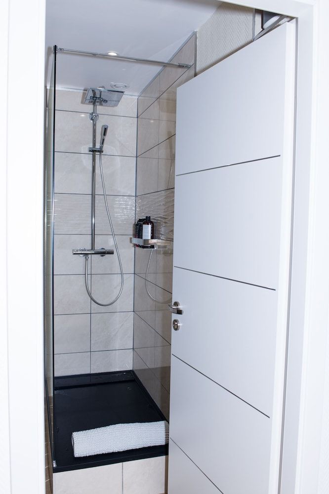 Chambres d'hôtes Au Coeur De Nancy proche gare de Nancy Standard Double Room, Shared Bathroom (Zen) 8