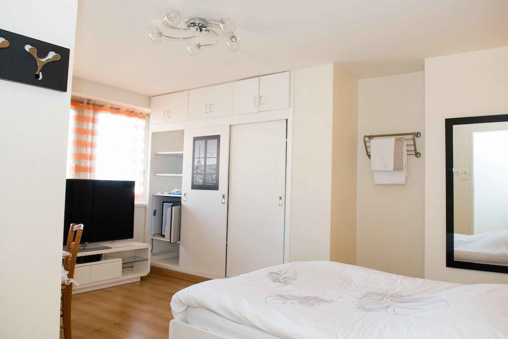 Chambres d'hôtes Au Coeur De Nancy proche gare de Nancy Superior Double Room, 1 Double Bed, Private Bathroom (Spacieuse) 2